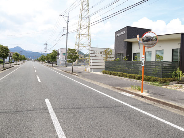 道路から見たえごし歯科医院の写真